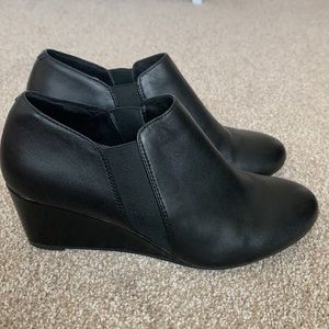 Vionic Stanton leather booties size 8.5